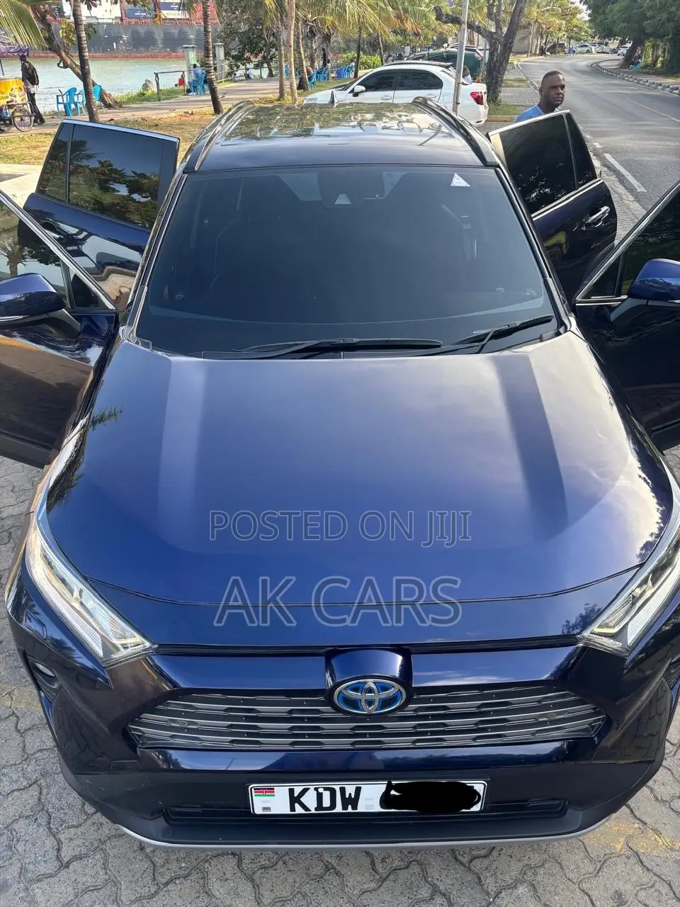 Toyota RAV4 Hybrid 2022 Blue