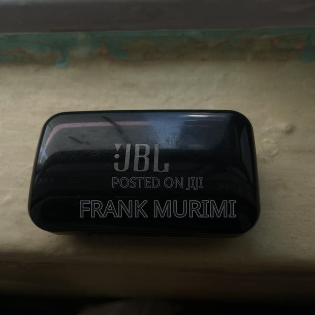 JBL Earpods - main view