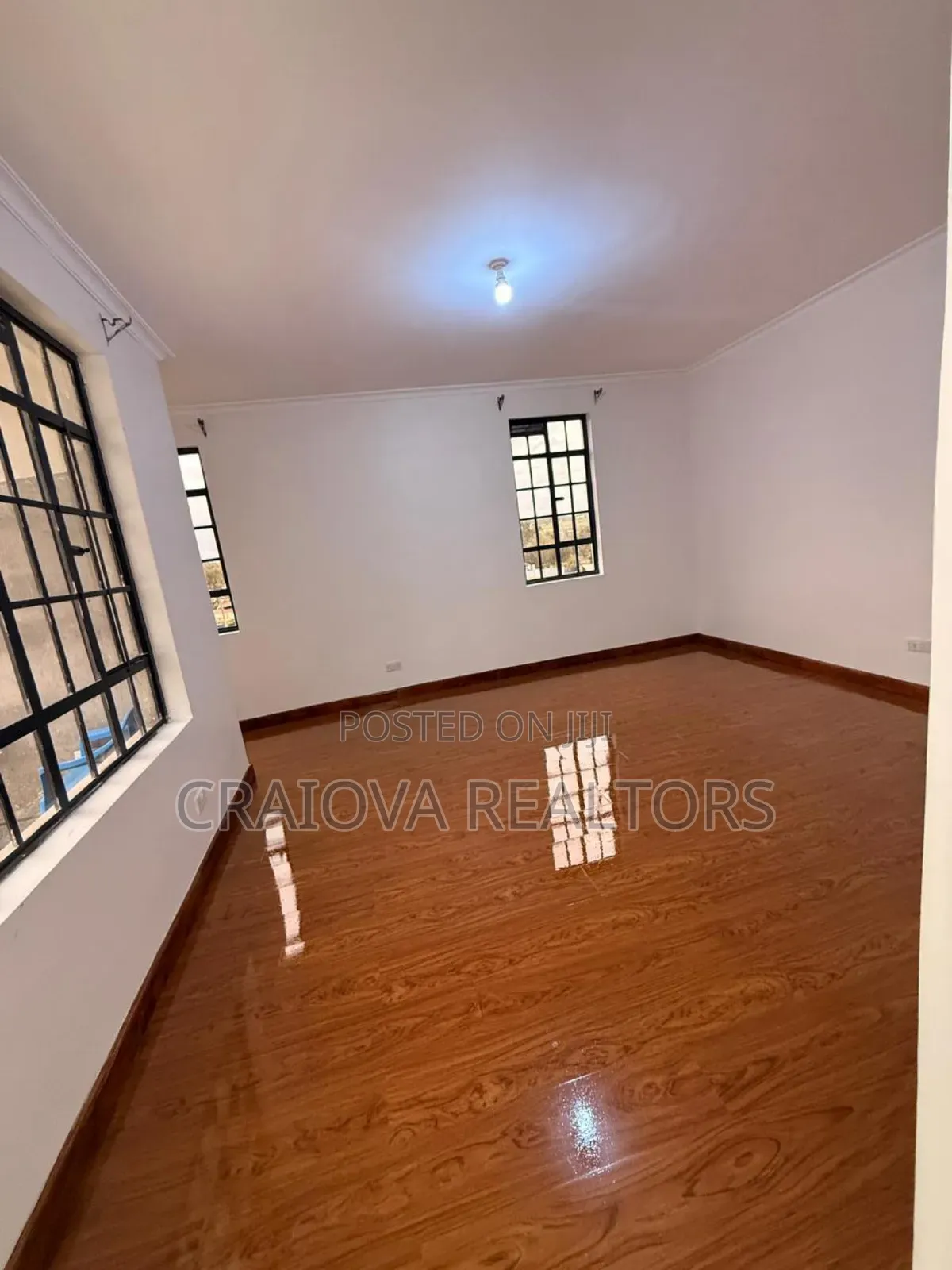 5bdrm Townhouse/Terrace in Kibiku for sale