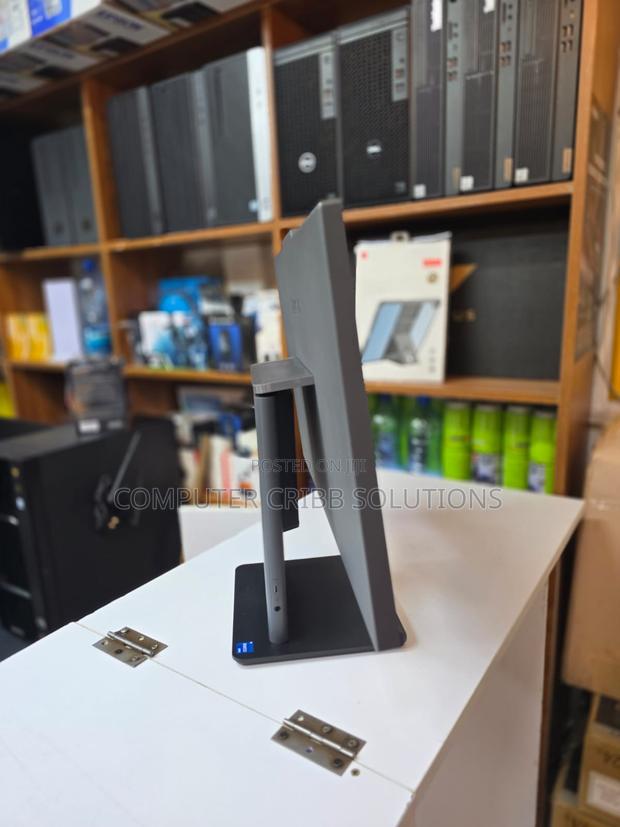 Desktop Computer Lenovo ThinkCentre Neo 50T 8GB Intel Core 5 SSD 512GB - thumbnail 3