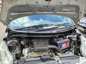 Toyota Ractis 2009 Silver