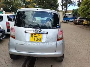 Toyota Ractis 2009 Silver