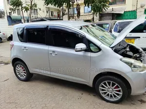 Toyota Ractis 2009 Silver