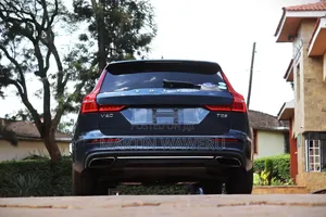 Volvo V60 T5 R-Design FWD 2019 Blue