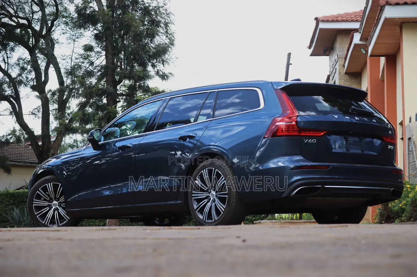 Volvo V60 T5 R-Design FWD 2019 Blue
