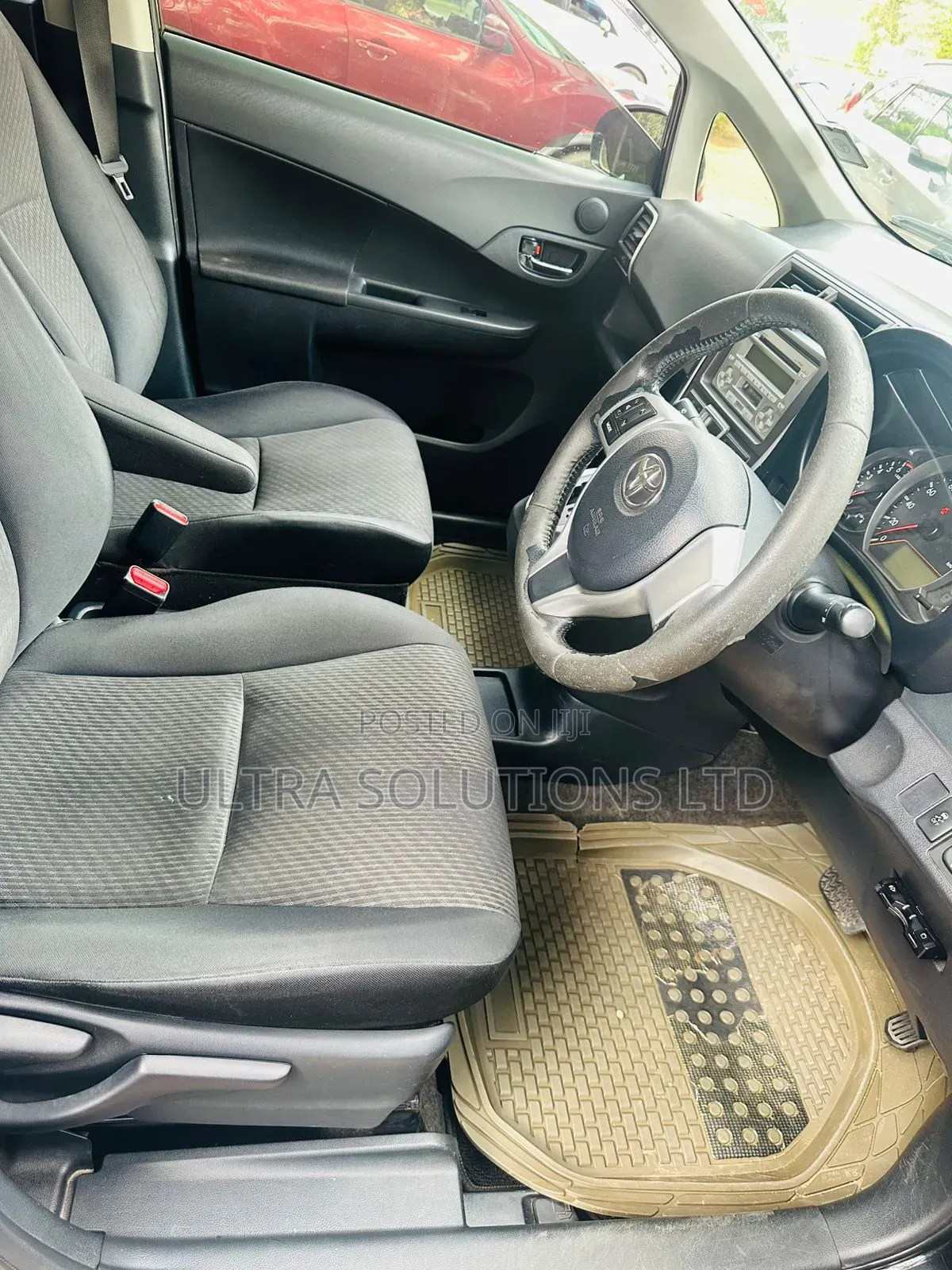 Toyota Ractis 2015 Black