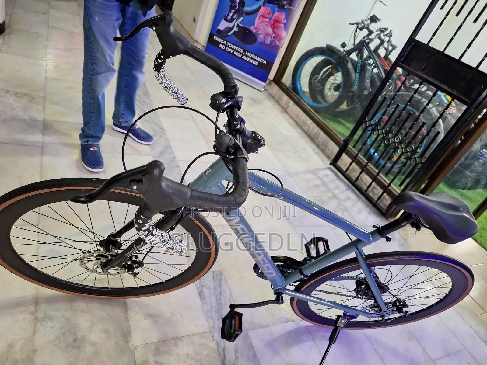 Newspeed 21-Speed Aluminium Alloy Frame Gravel Bike.
