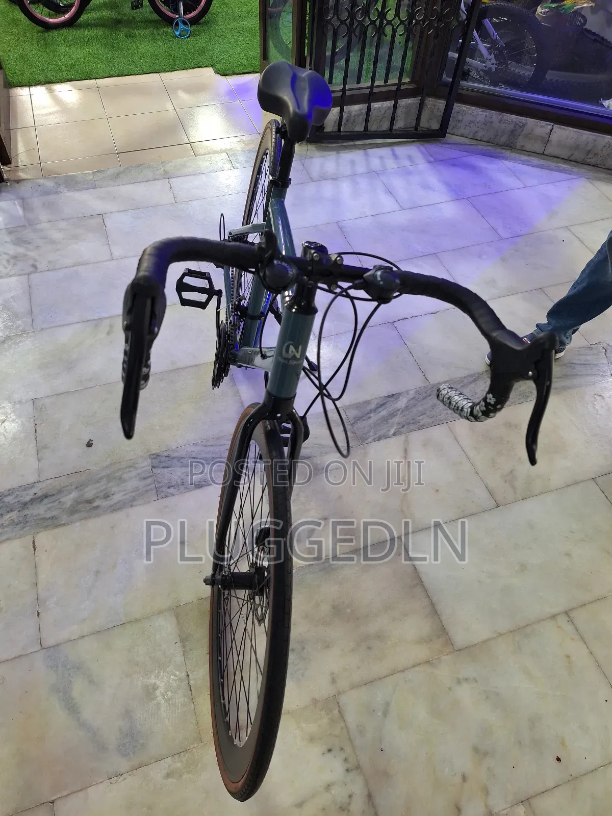 Newspeed 21-Speed Aluminium Alloy Frame Gravel Bike.