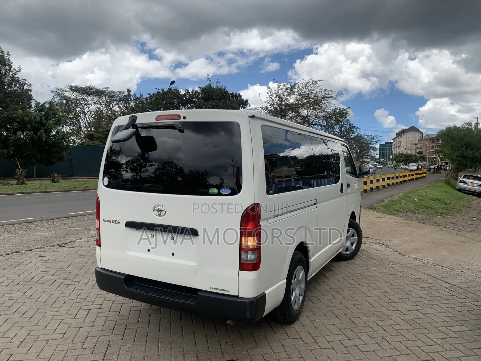 Toyota HiAce 2019 White