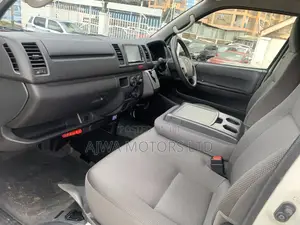 Toyota HiAce 2019 White