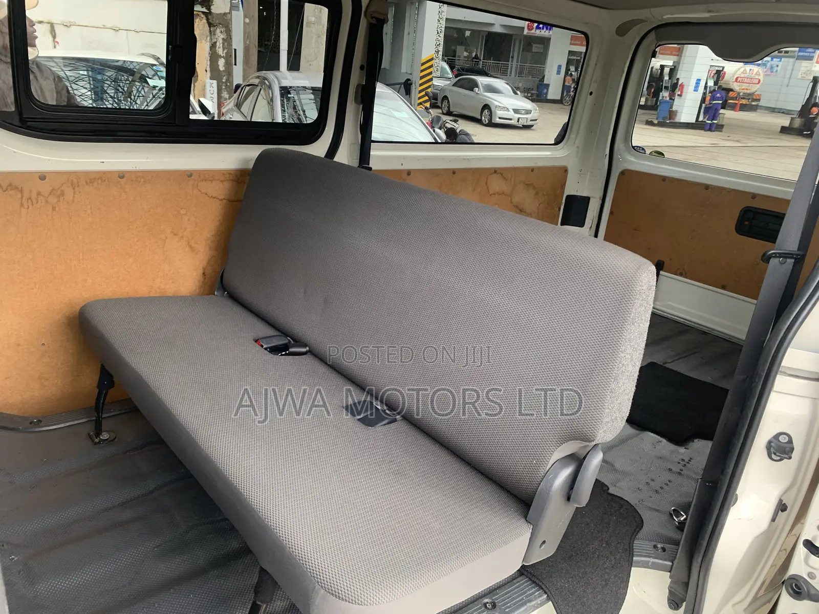 Toyota HiAce 2019 White