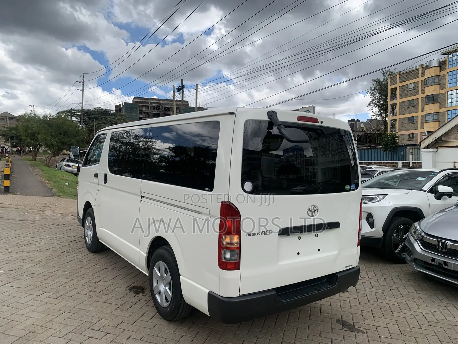Toyota HiAce 2019 White