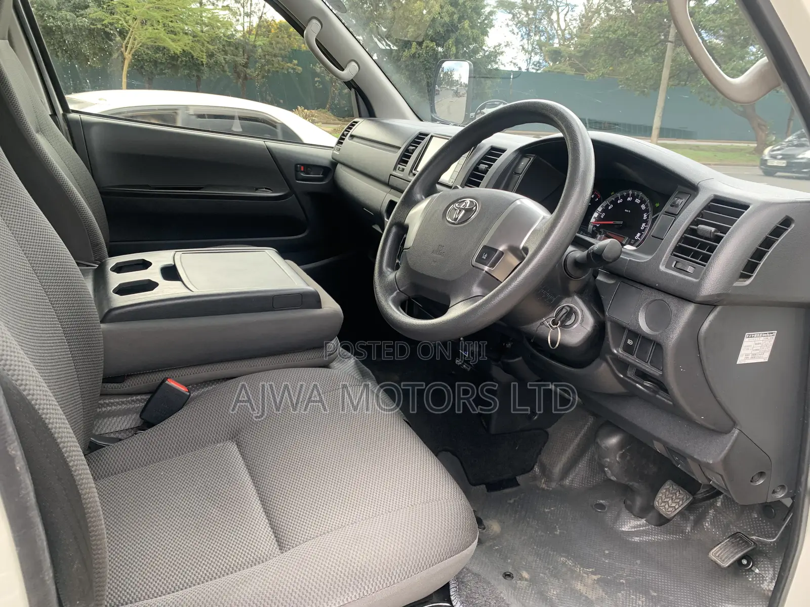 Toyota HiAce 2019 White