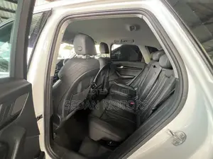 Audi Q5 2.0T Premium AWD quattro 2019 White