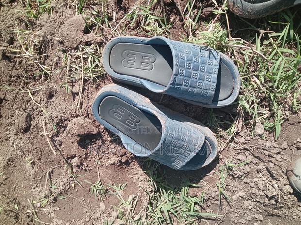 Open Flat Open Shoe - main view