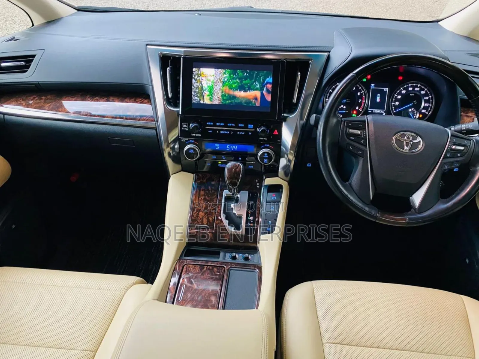 Toyota Alphard 2.5 Petrol FWD 2019 White
