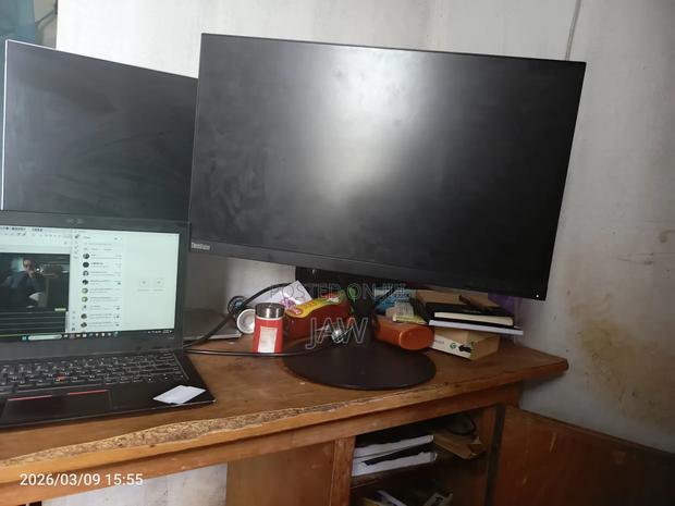 Broken Screen Lenovo Thinkvision T24 -I10 - thumbnail 3