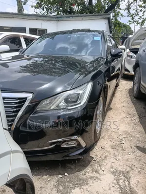 Toyota Crown 2017 Black