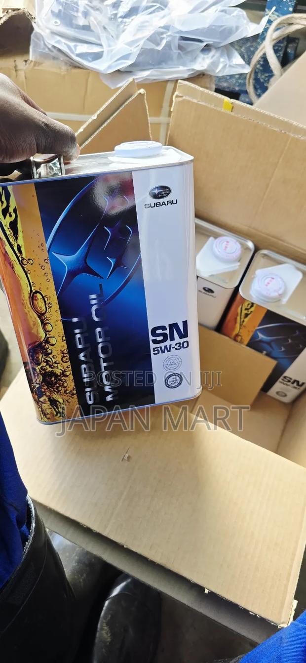 Subaru Motor Oil - main view