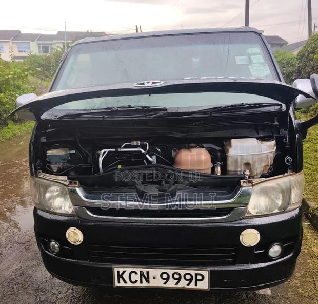 Toyota HiAce 2012 Black - thumbnail 2