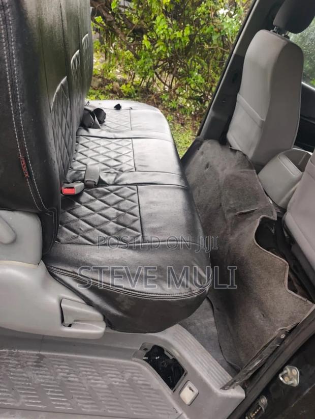 Toyota HiAce 2012 Black - thumbnail 11