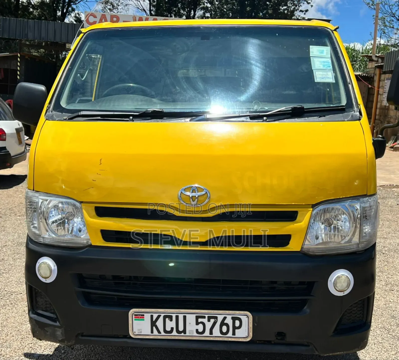 Toyota HiAce 2012 Yellow
