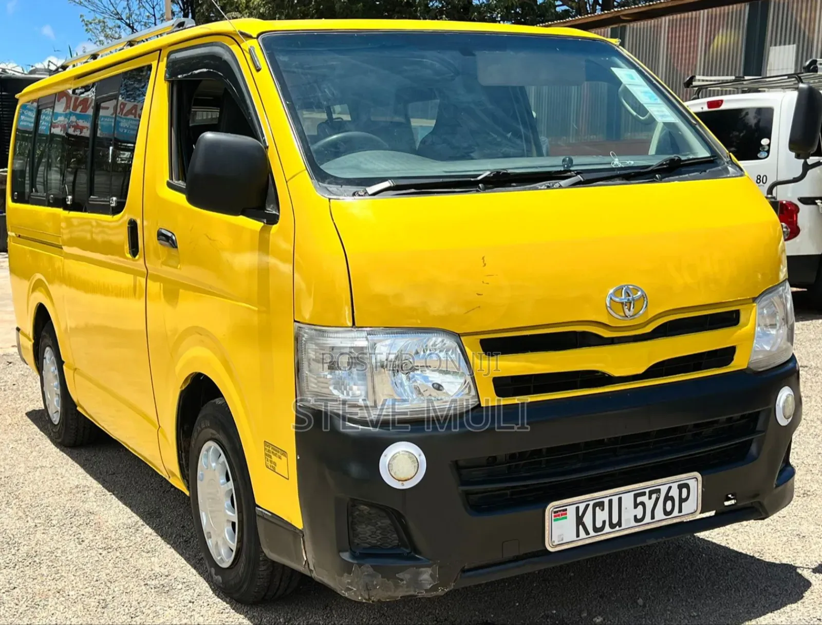 Toyota HiAce 2012 Yellow