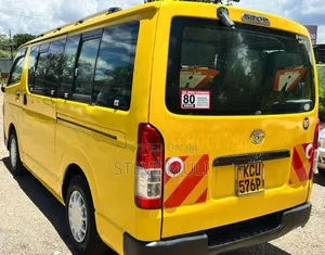 Toyota HiAce 2012 Yellow