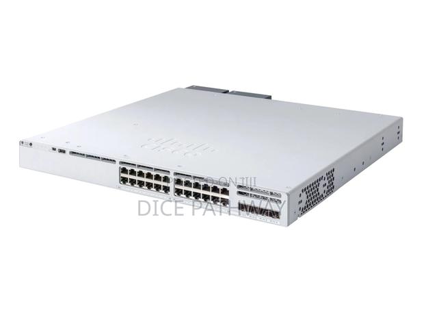 Cisco Catalyst 9300 Switch, 24x1g Poe+/4x1g SFP/Essentials