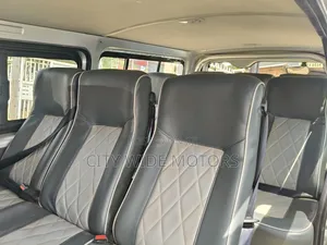 Toyota HiAce 2015 Silver