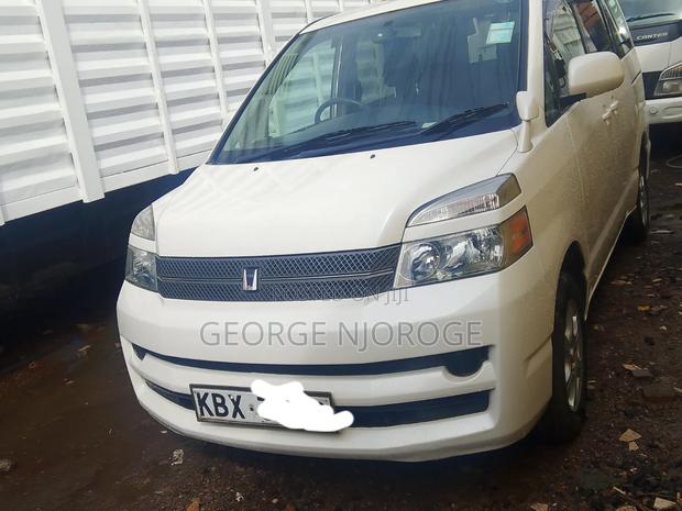 Toyota Voxy 2006 White
