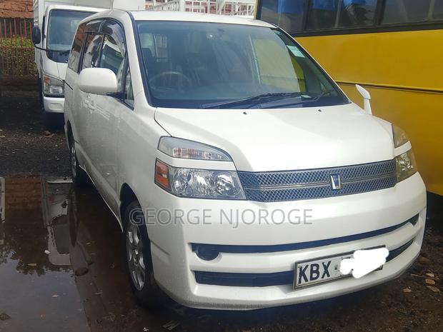 Toyota Voxy 2006 White - thumbnail 2