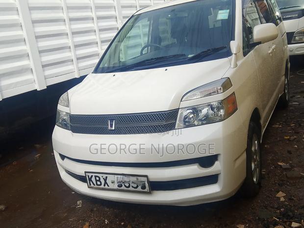 Toyota Voxy 2006 White - thumbnail 3