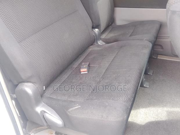 Toyota Voxy 2006 White - thumbnail 4