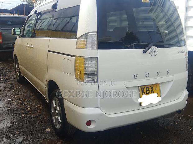 Toyota Voxy 2006 White - thumbnail 11