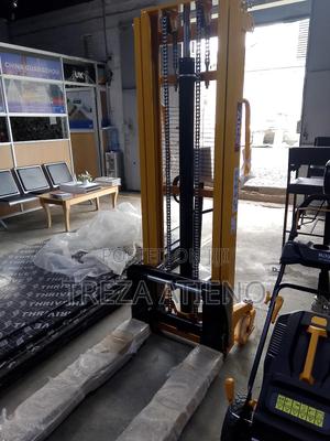 Hand Operated Forklift - thumbnail 2