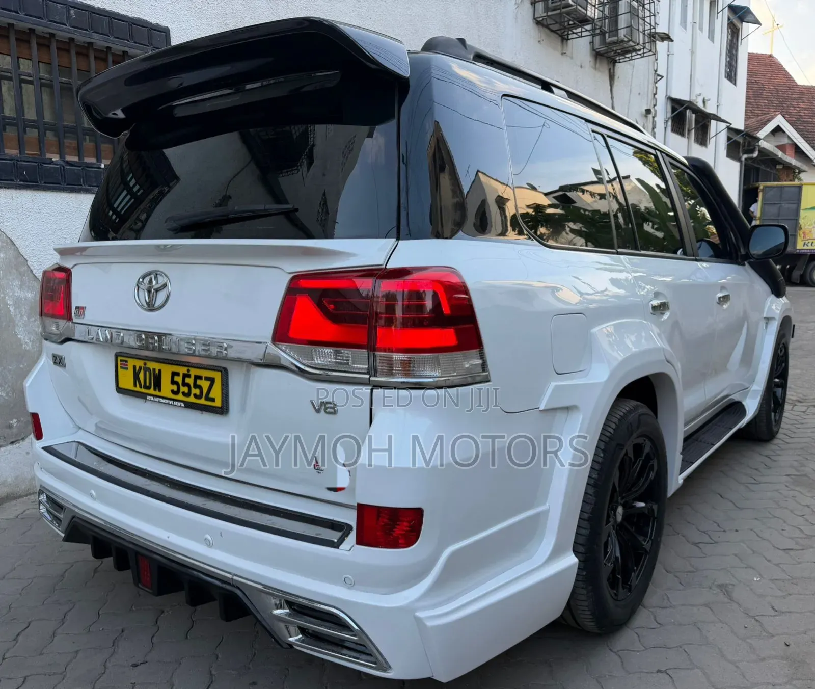Toyota Land Cruiser 2011 White
