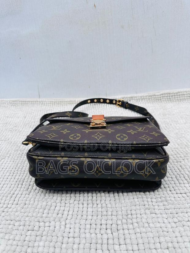 Louis Vuitton Pochette Metis Monogram - thumbnail 7