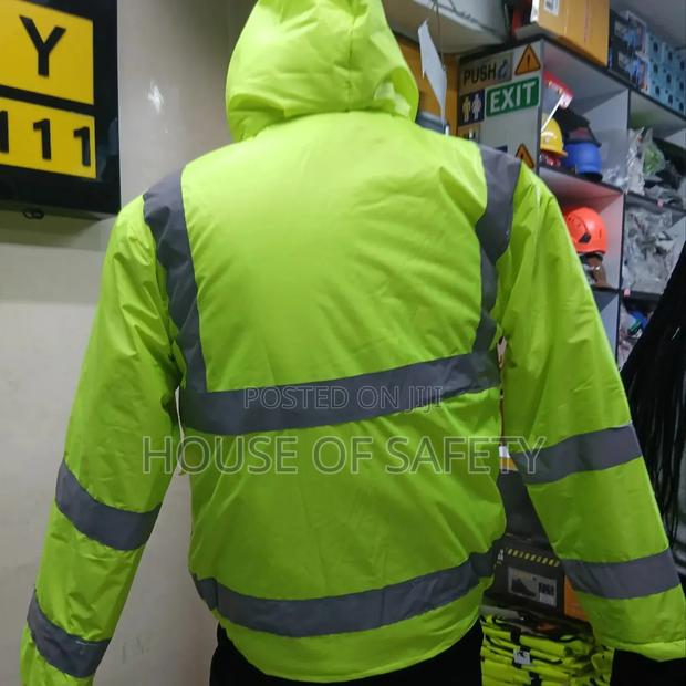 A Modular 4-Season Waterproof Cyclist Jacket - thumbnail 2