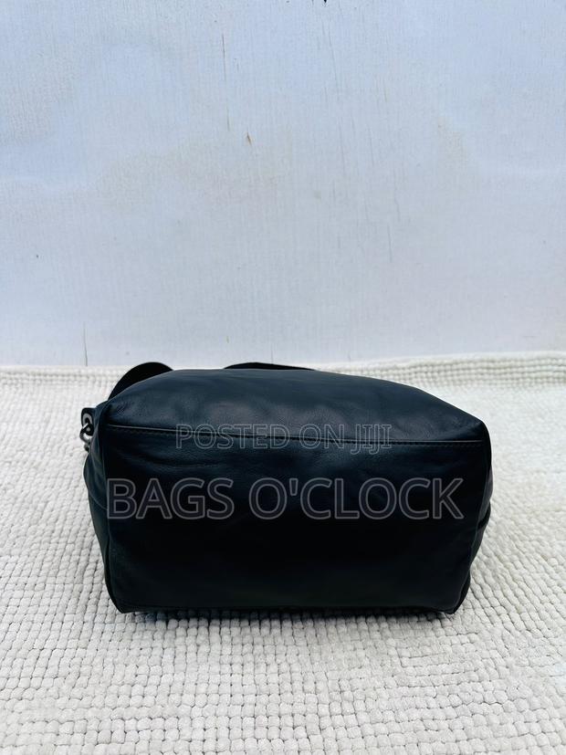 Authentic Longchamp Leather Bag - thumbnail 4