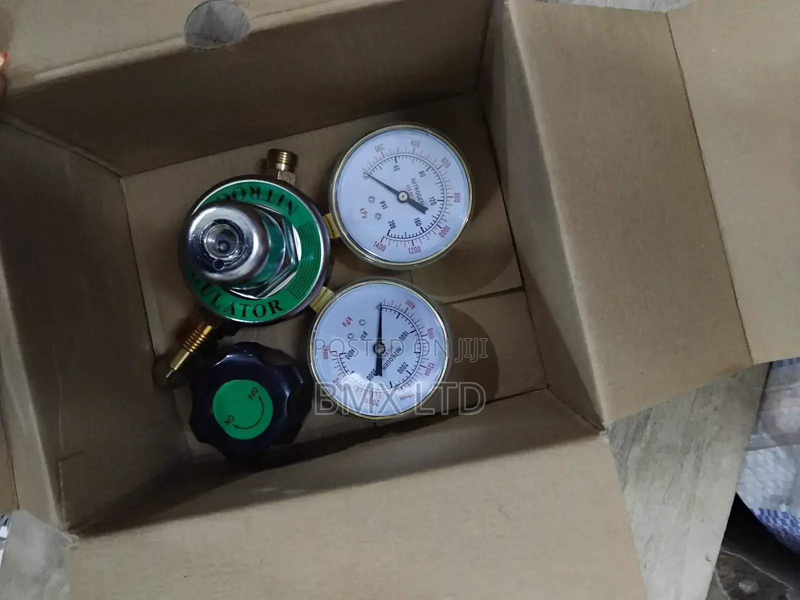 Heavy Duty Nitrogen Gas Pressure Regulator With Dual Gauge