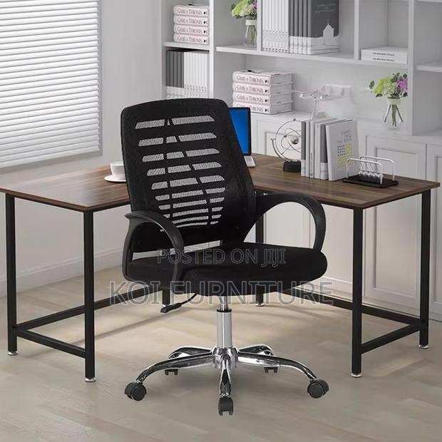 Office Chair : Medium Back Mesh Office Chair
