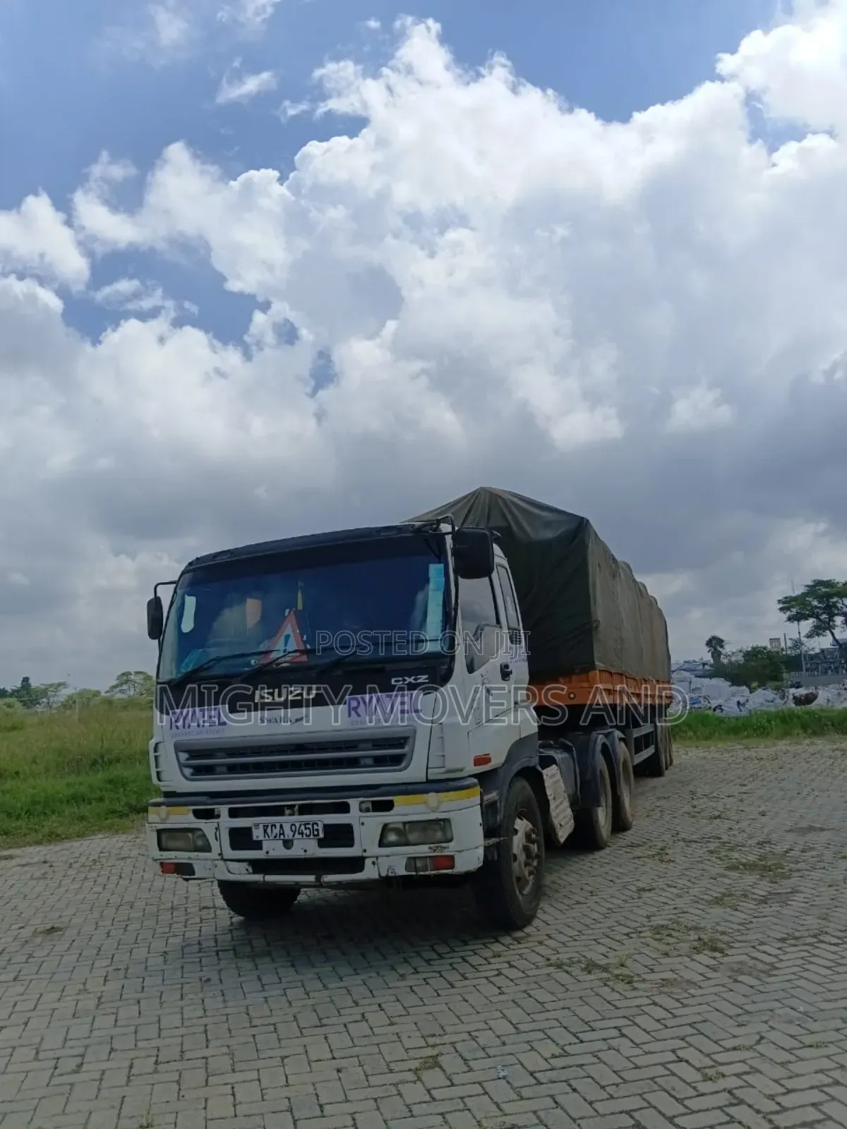 Highsided Trailers Are Available for Load Delivery and Logistics