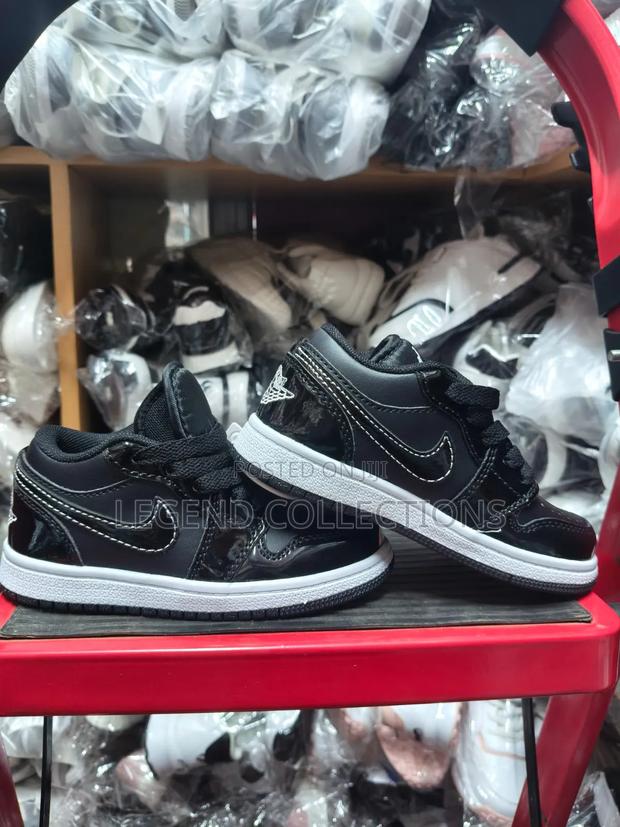 Kids Nike Low Cut Jordans - thumbnail 3