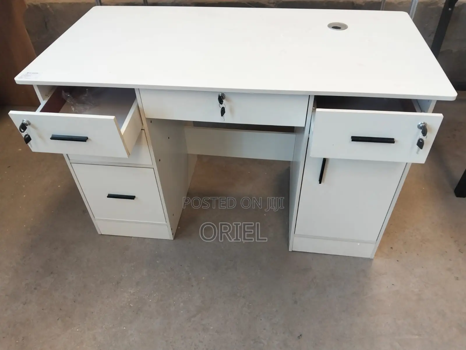 Office Desk : 1.2m Office Desk With Multiple Lockable Drawers