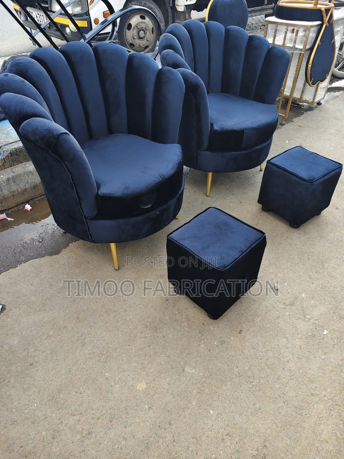 Pedicure Black Seats With Puffs 