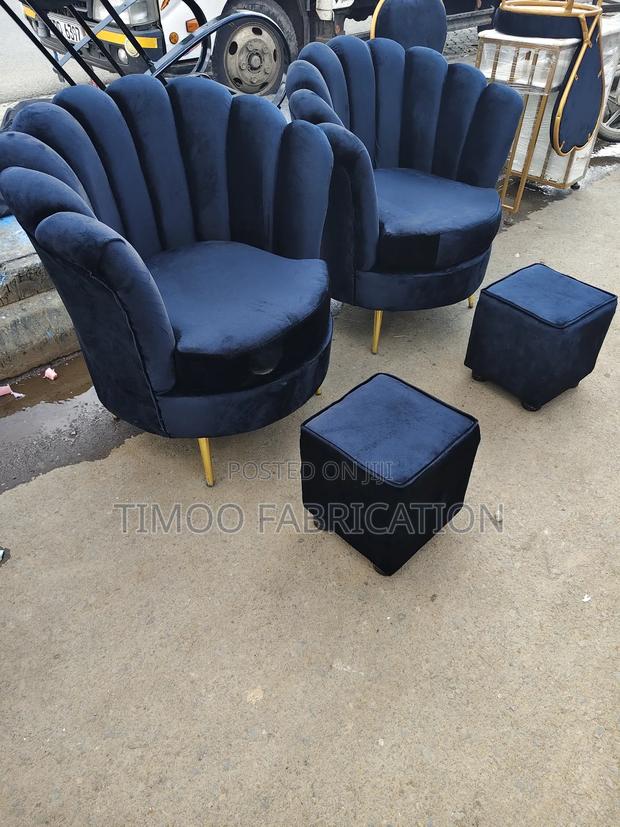 Pedicure Black Seats With Puffs - main view