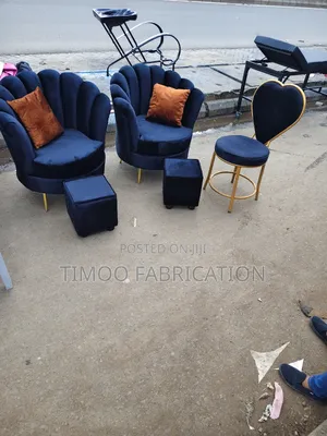 Pedicure Black Seats With Puffs 