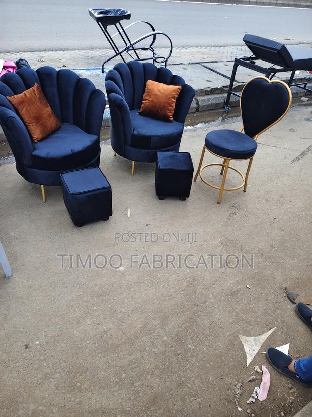 Pedicure Black Seats With Puffs - thumbnail 3