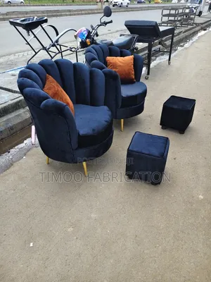 Pedicure Black Seats With Puffs 